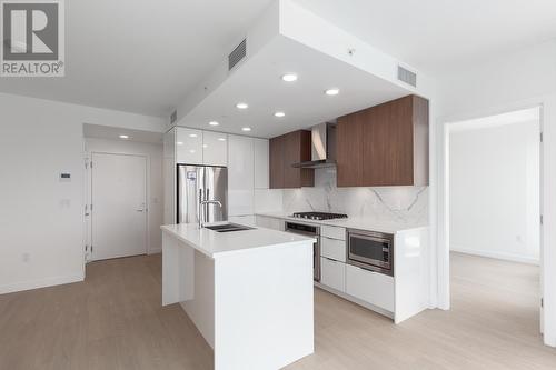 2507 7769 Park Crescent, Burnaby, BC - Indoor Photo Showing Kitchen With Double Sink With Upgraded Kitchen