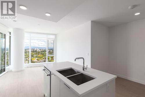 2507 7769 Park Crescent, Burnaby, BC - Indoor Photo Showing Kitchen With Double Sink