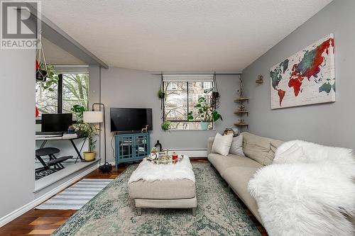 302 1108 Nicola Street, Vancouver, BC - Indoor Photo Showing Living Room