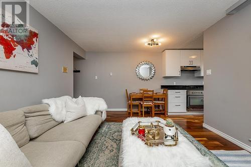 302 1108 Nicola Street, Vancouver, BC - Indoor Photo Showing Living Room