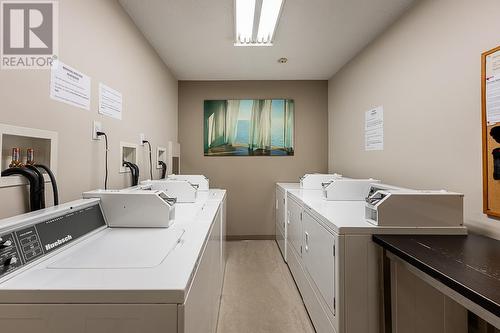 302 1108 Nicola Street, Vancouver, BC - Indoor Photo Showing Laundry Room