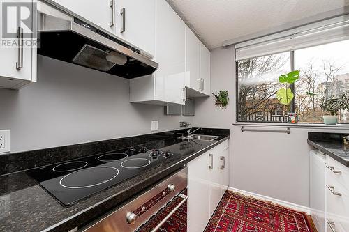 302 1108 Nicola Street, Vancouver, BC - Indoor Photo Showing Kitchen