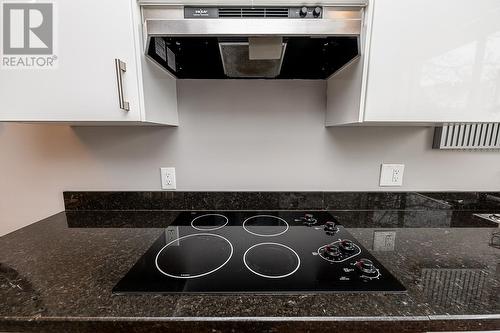 302 1108 Nicola Street, Vancouver, BC - Indoor Photo Showing Kitchen