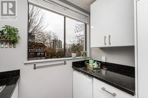 302 1108 Nicola Street, Vancouver, BC - Indoor Photo Showing Kitchen