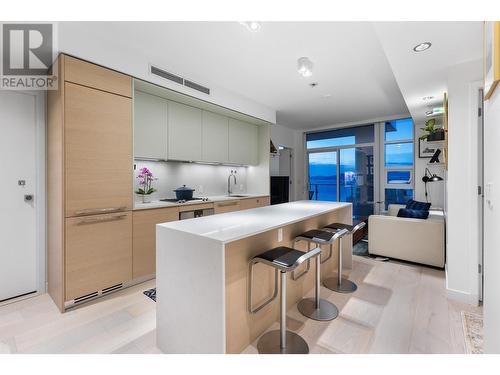 3601 1289 Hornby Street, Vancouver, BC - Indoor Photo Showing Kitchen