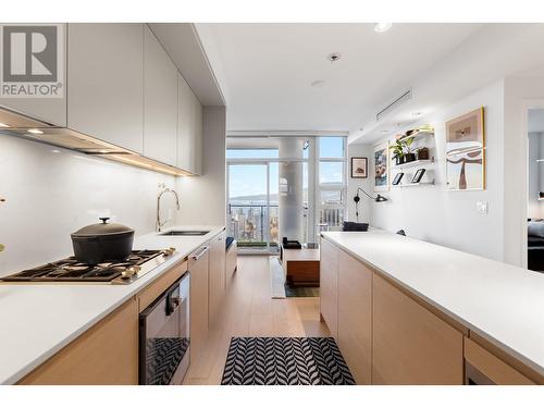 3601 1289 Hornby Street, Vancouver, BC - Indoor Photo Showing Kitchen With Upgraded Kitchen