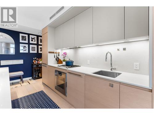 3601 1289 Hornby Street, Vancouver, BC - Indoor Photo Showing Kitchen