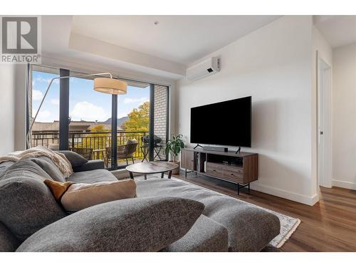 403 2446 Shaughnessy Street, Port Coquitlam, BC - Indoor Photo Showing Living Room