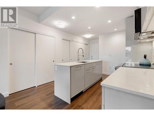 403 2446 Shaughnessy Street, Port Coquitlam, BC - Indoor Photo Showing Kitchen