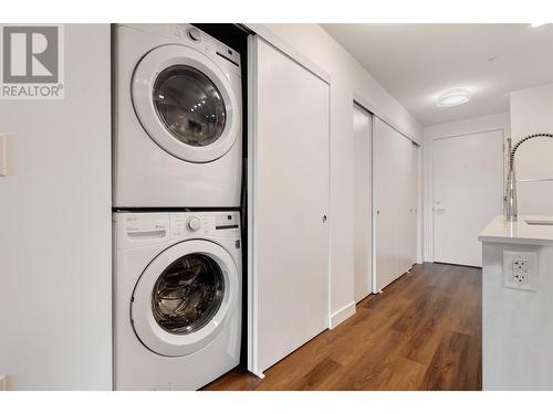 403 2446 Shaughnessy Street, Port Coquitlam, BC - Indoor Photo Showing Laundry Room