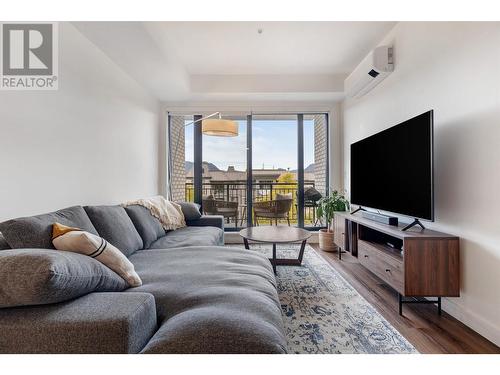 403 2446 Shaughnessy Street, Port Coquitlam, BC - Indoor Photo Showing Living Room