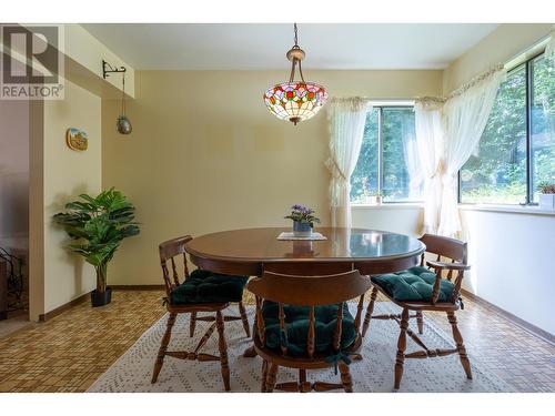 864 Wellington Drive, North Vancouver, BC - Indoor Photo Showing Dining Room