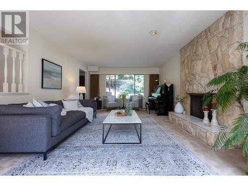 864 Wellington Drive, North Vancouver, BC - Indoor Photo Showing Living Room With Fireplace