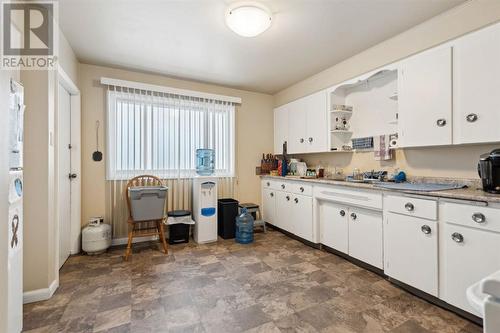 Main floor: Kitchen - 1511 Child Avenue Ne, Calgary, AB - Indoor Photo Showing Kitchen