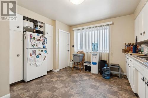 Main floor: kitchen - 1511 Child Avenue Ne, Calgary, AB - Indoor