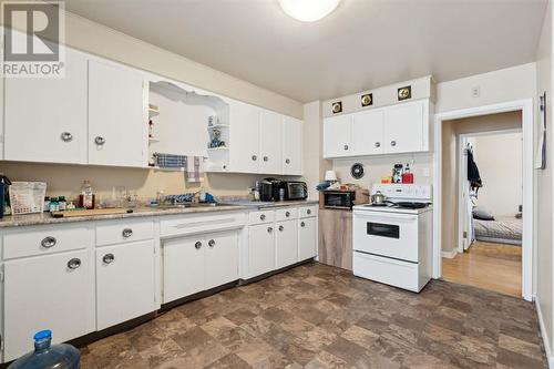 Main floor: kitchen - plenty of space for an eat-in table - 1511 Child Avenue Ne, Calgary, AB - Indoor Photo Showing Kitchen