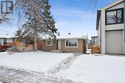 Location on very quiet Child Avenue NE in Renfrew - 