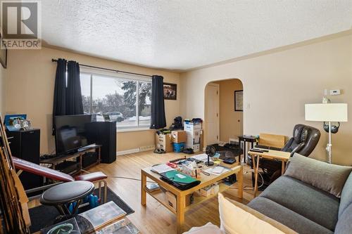 Main floor: living room - 1511 Child Avenue Ne, Calgary, AB - Indoor Photo Showing Living Room