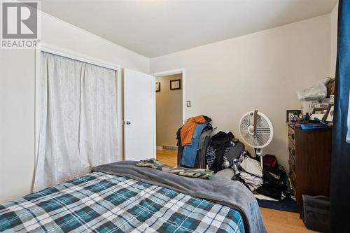 Main floor: principal bedroom - 1511 Child Avenue Ne, Calgary, AB - Indoor Photo Showing Bedroom