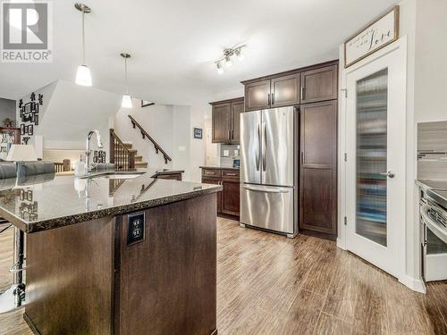 Kitchen view - 39 Moonlight Boulevard W, Lethbridge, AB - Indoor Photo Showing Kitchen With Upgraded Kitchen