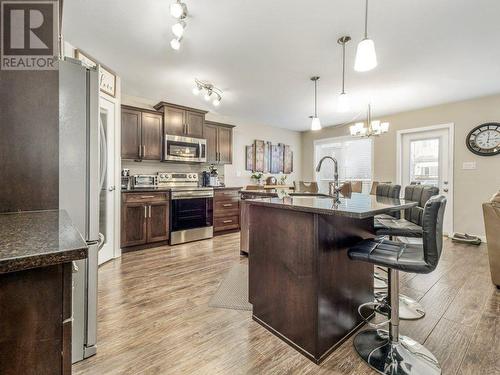 Kitchen view - 39 Moonlight Boulevard W, Lethbridge, AB - Indoor Photo Showing Kitchen With Upgraded Kitchen