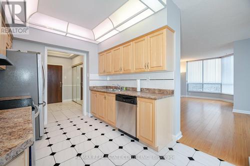 Ph 2502 - 22 Hanover Road, Brampton, ON - Indoor Photo Showing Kitchen With Double Sink