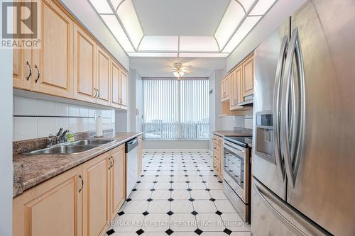 Ph 2502 - 22 Hanover Road, Brampton, ON - Indoor Photo Showing Kitchen With Double Sink