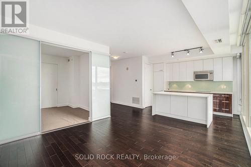 1010 - 111 Champagne Avenue S, Ottawa, ON - Indoor Photo Showing Kitchen