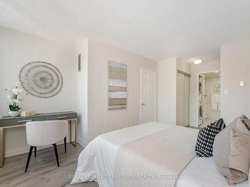 1716-30 Greenfield Ave, Toronto, ON - Indoor Photo Showing Bedroom