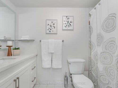 1716-30 Greenfield Ave, Toronto, ON - Indoor Photo Showing Bathroom