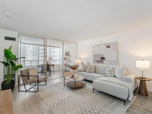 1716-30 Greenfield Ave, Toronto, ON - Indoor Photo Showing Living Room