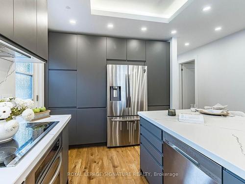 30 Heatherglen Rd, Toronto, ON - Indoor Photo Showing Kitchen With Upgraded Kitchen