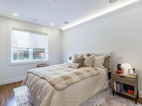 30 Heatherglen Rd, Toronto, ON - Indoor Photo Showing Bedroom