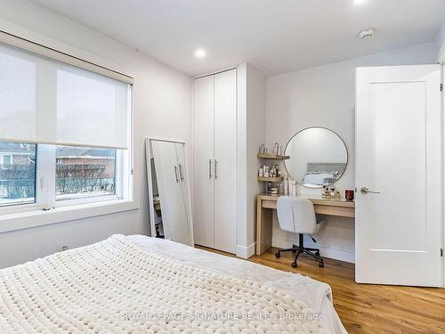 30 Heatherglen Rd, Toronto, ON - Indoor Photo Showing Bedroom