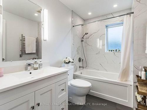 30 Heatherglen Rd, Toronto, ON - Indoor Photo Showing Bathroom