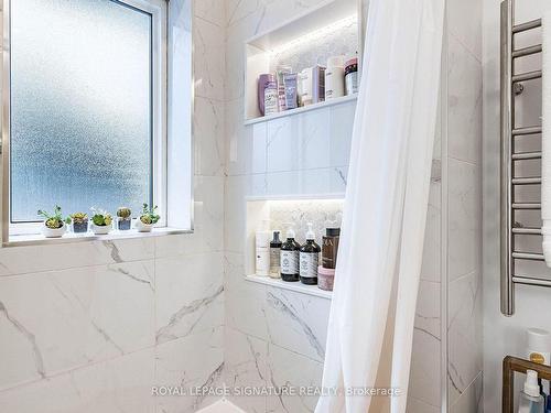 30 Heatherglen Rd, Toronto, ON - Indoor Photo Showing Bathroom