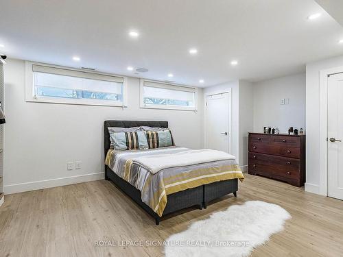 30 Heatherglen Rd, Toronto, ON - Indoor Photo Showing Bedroom