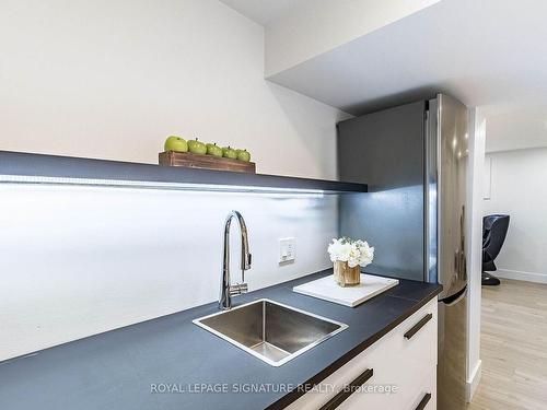 30 Heatherglen Rd, Toronto, ON - Indoor Photo Showing Kitchen