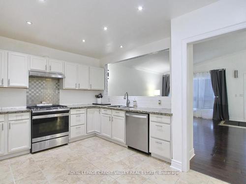 115 Clarence St, Brampton, ON - Indoor Photo Showing Kitchen With Stainless Steel Kitchen