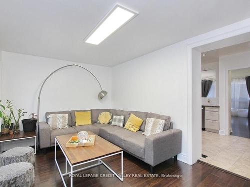 115 Clarence St, Brampton, ON - Indoor Photo Showing Living Room