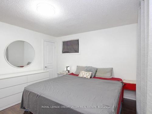 115 Clarence St, Brampton, ON - Indoor Photo Showing Bedroom