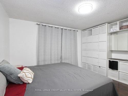 115 Clarence St, Brampton, ON - Indoor Photo Showing Bedroom