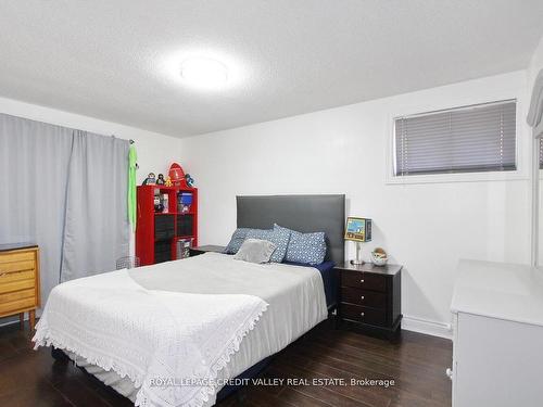 115 Clarence St, Brampton, ON - Indoor Photo Showing Bedroom