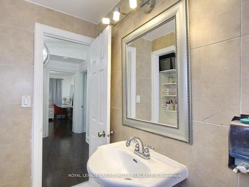 115 Clarence St, Brampton, ON - Indoor Photo Showing Bathroom