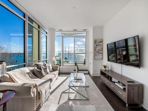 222-55 Merchants' Wharf, Toronto, ON - Indoor Photo Showing Living Room