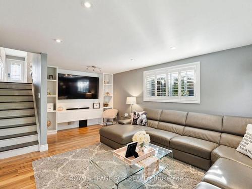 440 Mt Albion Rd, Hamilton, ON - Indoor Photo Showing Living Room