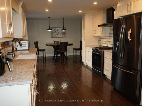 226 St. Catharines St, West Lincoln, ON - Indoor Photo Showing Kitchen