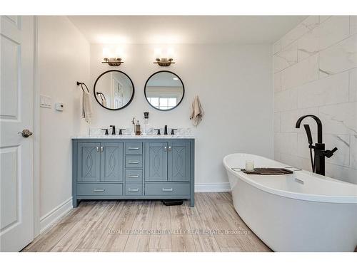 226 St. Catharines St, West Lincoln, ON - Indoor Photo Showing Bathroom