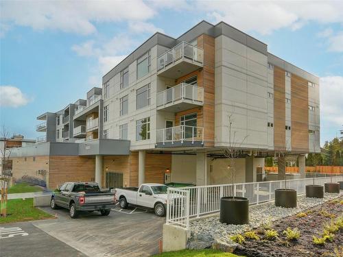 404-5120 Cordova Bay Rd, Saanich, BC - Outdoor With Balcony