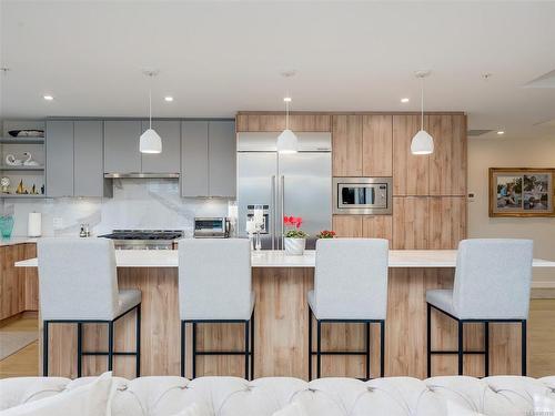 404-5120 Cordova Bay Rd, Saanich, BC - Indoor Photo Showing Kitchen